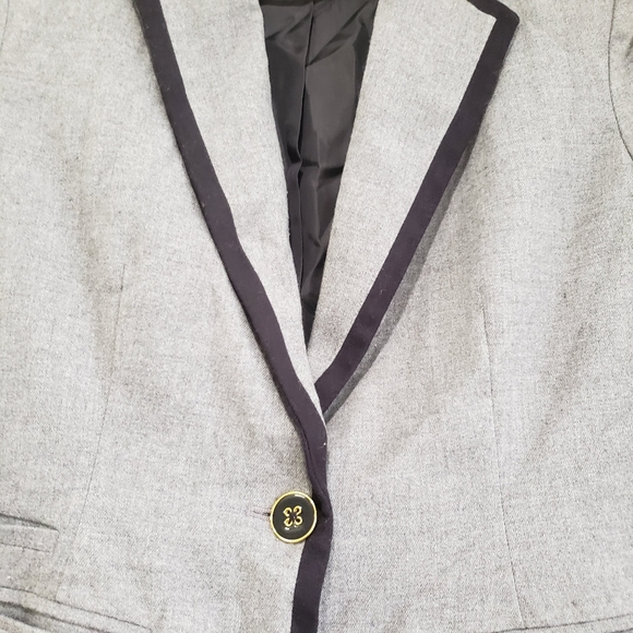 Merona form fitting Blazer One Button pockets in front Wool Blend Gray Size 6 - Picture 5 of 8